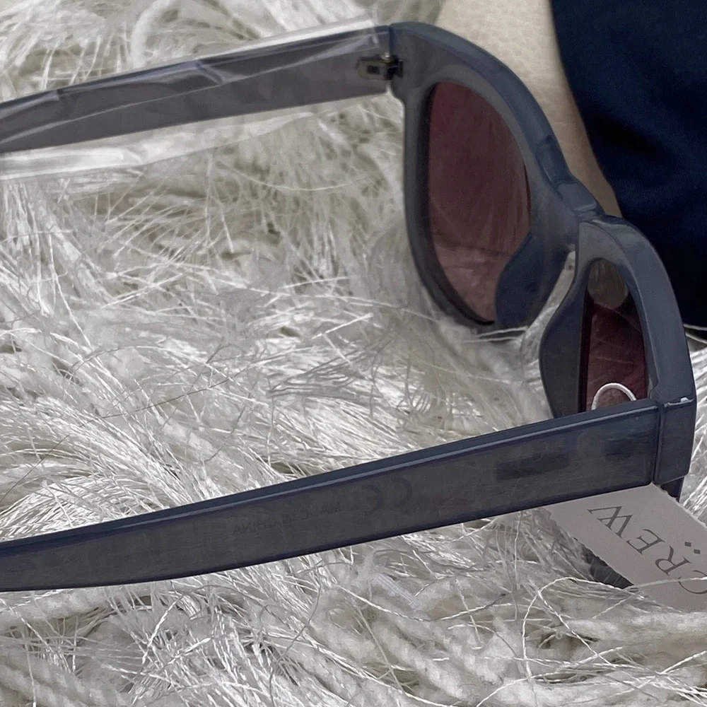 New J. Crew Unisex Classic Square-Frame Sunglasses With Soft Case Gray